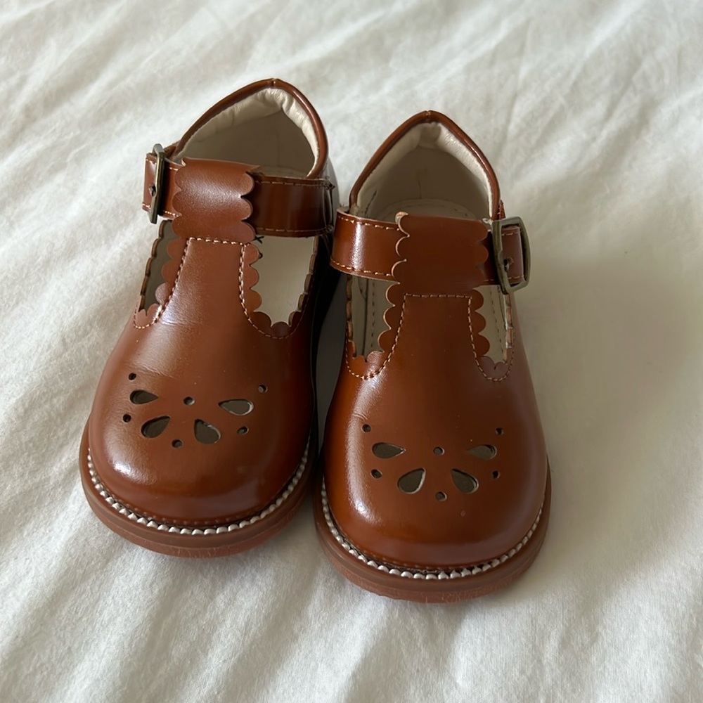 Felix and Flora Toddler Mary Jane shoes - size 5T